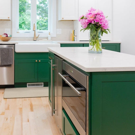 10 green kitchen designs that marry classic elements with modern aesthetics to create a space that feels both timeless and trend-forward: