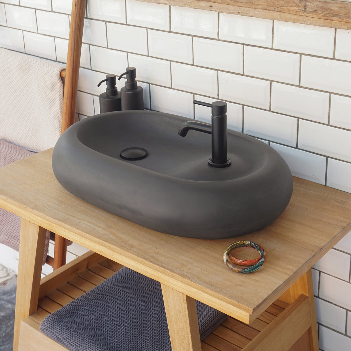 Maia Concrete Basin With Faucet Hole