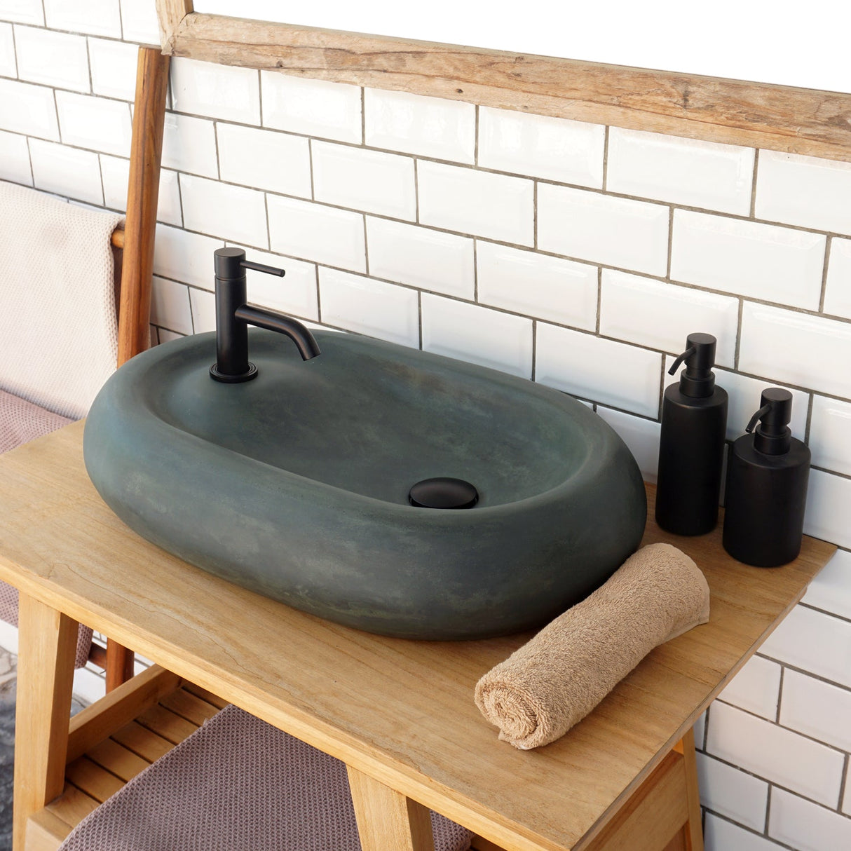 Maia Concrete Basin With Faucet Hole