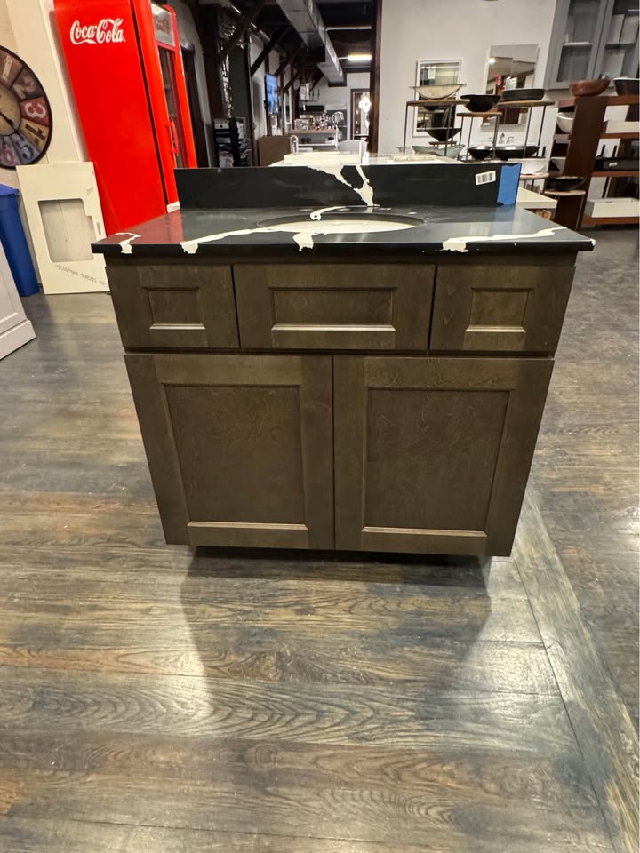 37” Vanity Brooklyn Slate Shaker With Cow Top