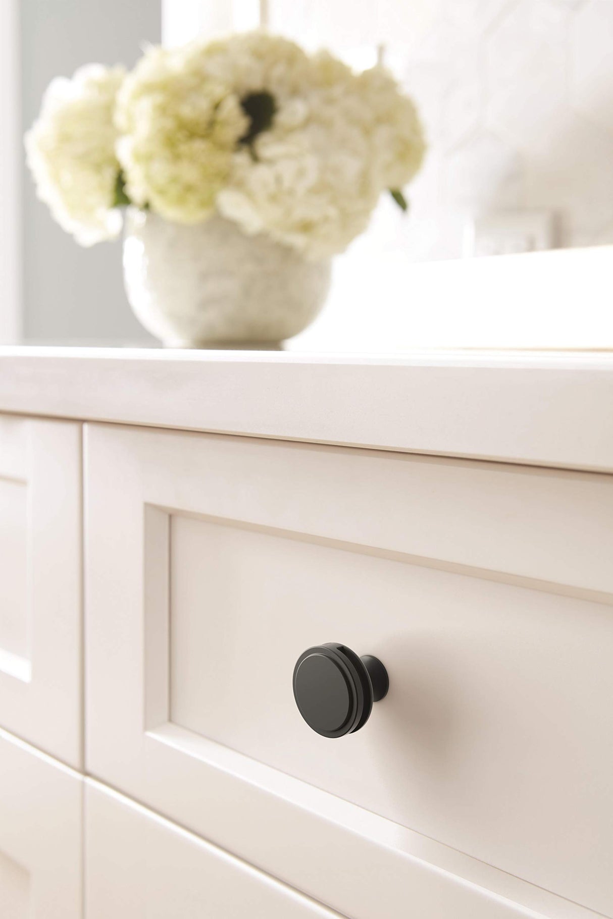 Amerock Cabinet Knob Matte Black 1-3/8 inch (35 mm) Diameter Oberon 1 Pack Drawer Knob Cabinet Hardware