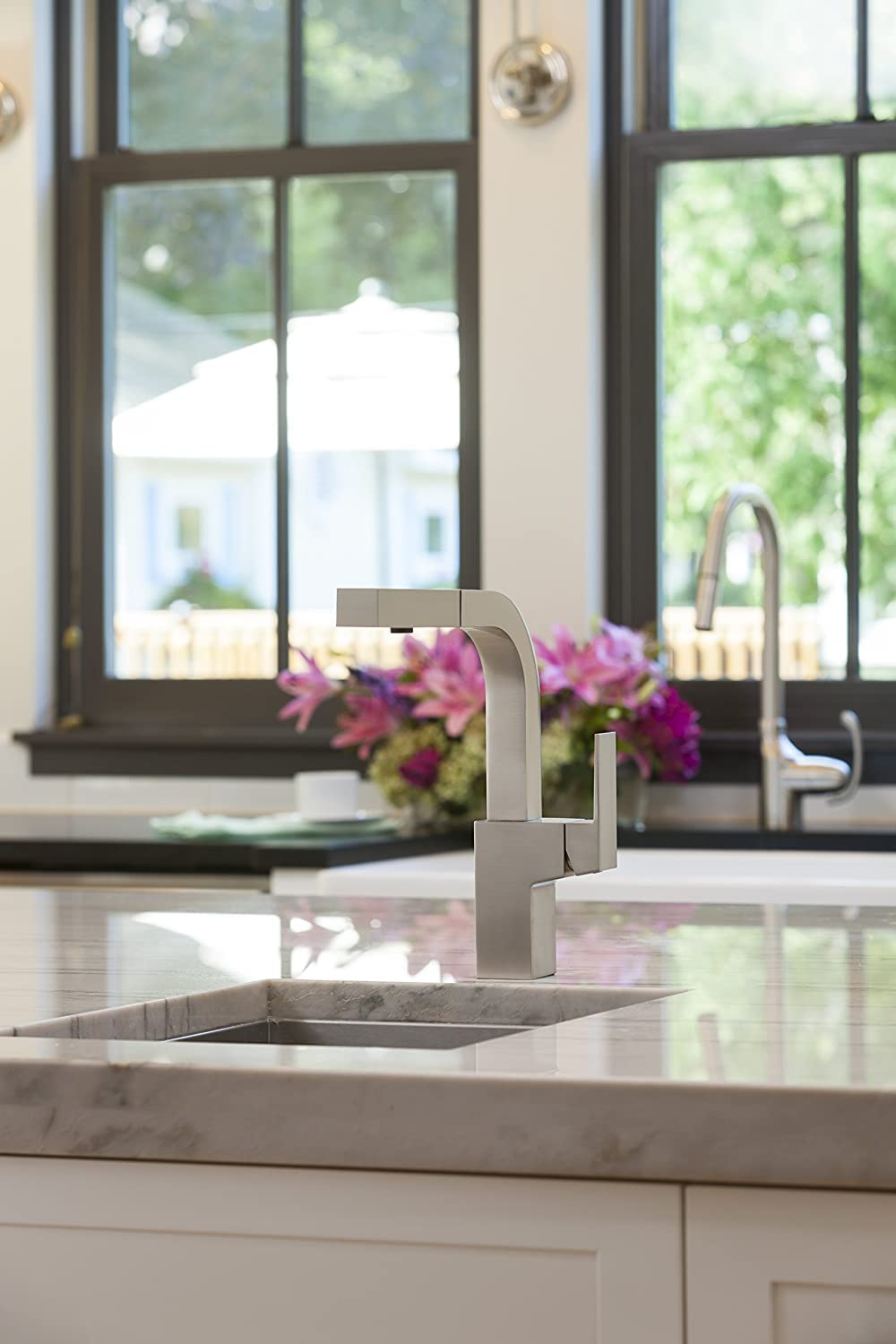 Gerber D404562SS Stainless Steel Mid-town Single Handle Pull-out Kitchen Faucet