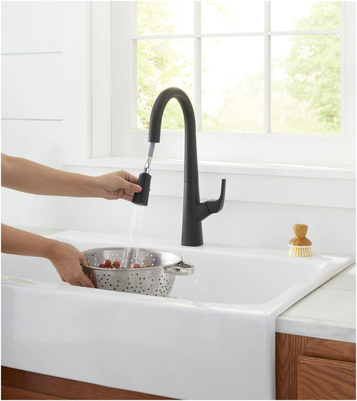 Gerber D454419BS Satin Black Vaughn Single Handle Pull-down Kitchen Faucet