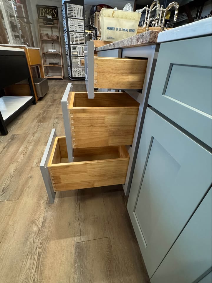 60” Single Vanity Shaker Gray with Typhoon Bordeaux Vanity Top