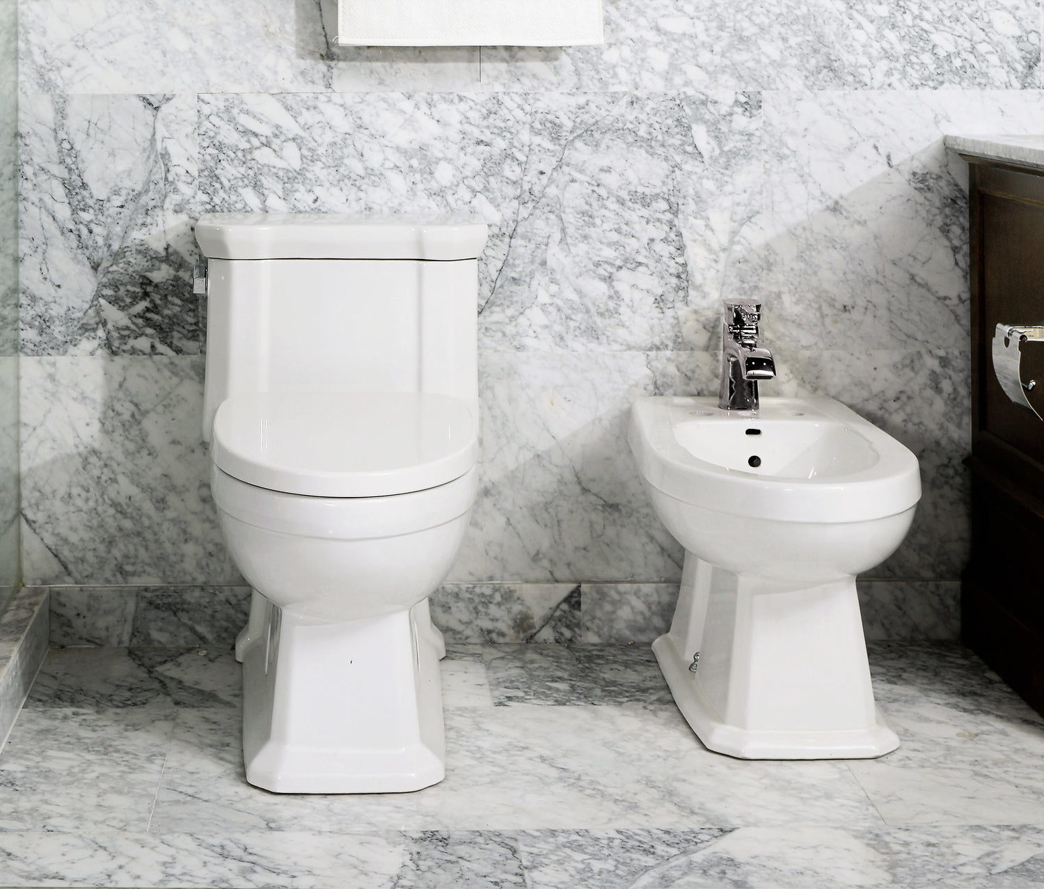 Icera 6670.128.01 - RICHMOND II One-Piece Toilet (Showroom Model For Sale)
