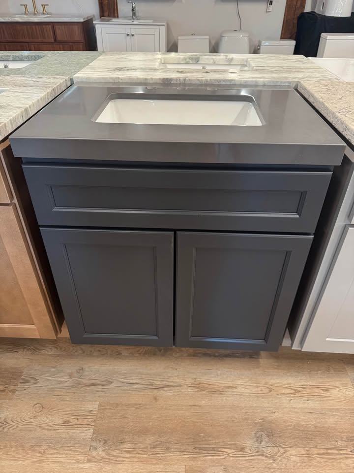 30" Charcoal Vanity & 31" Quartz Top