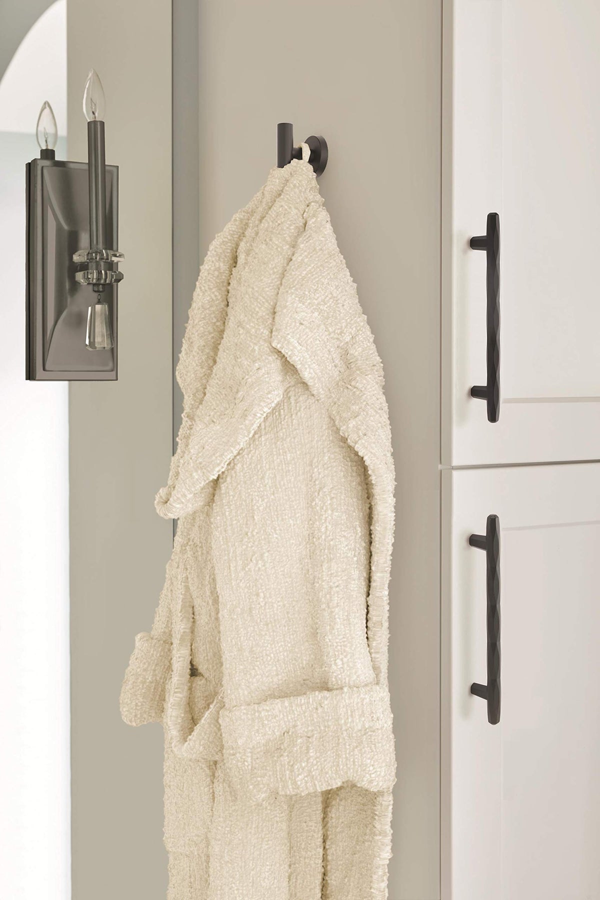 Amerock BH26542MB Matte Black Single Robe Hook 2-1/4 in. (57 mm) Length Towel Holder Arrondi Towel Hook for Bathroom Bathroom Hardware Bath Accessories