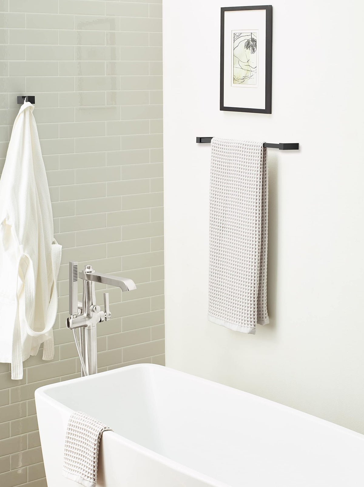 Amerock BH36083MB Matte Black Towel Bar 18 in (457 mm) Towel Rack Monument Bathroom Towel Holder Bathroom Hardware Bath Accessories