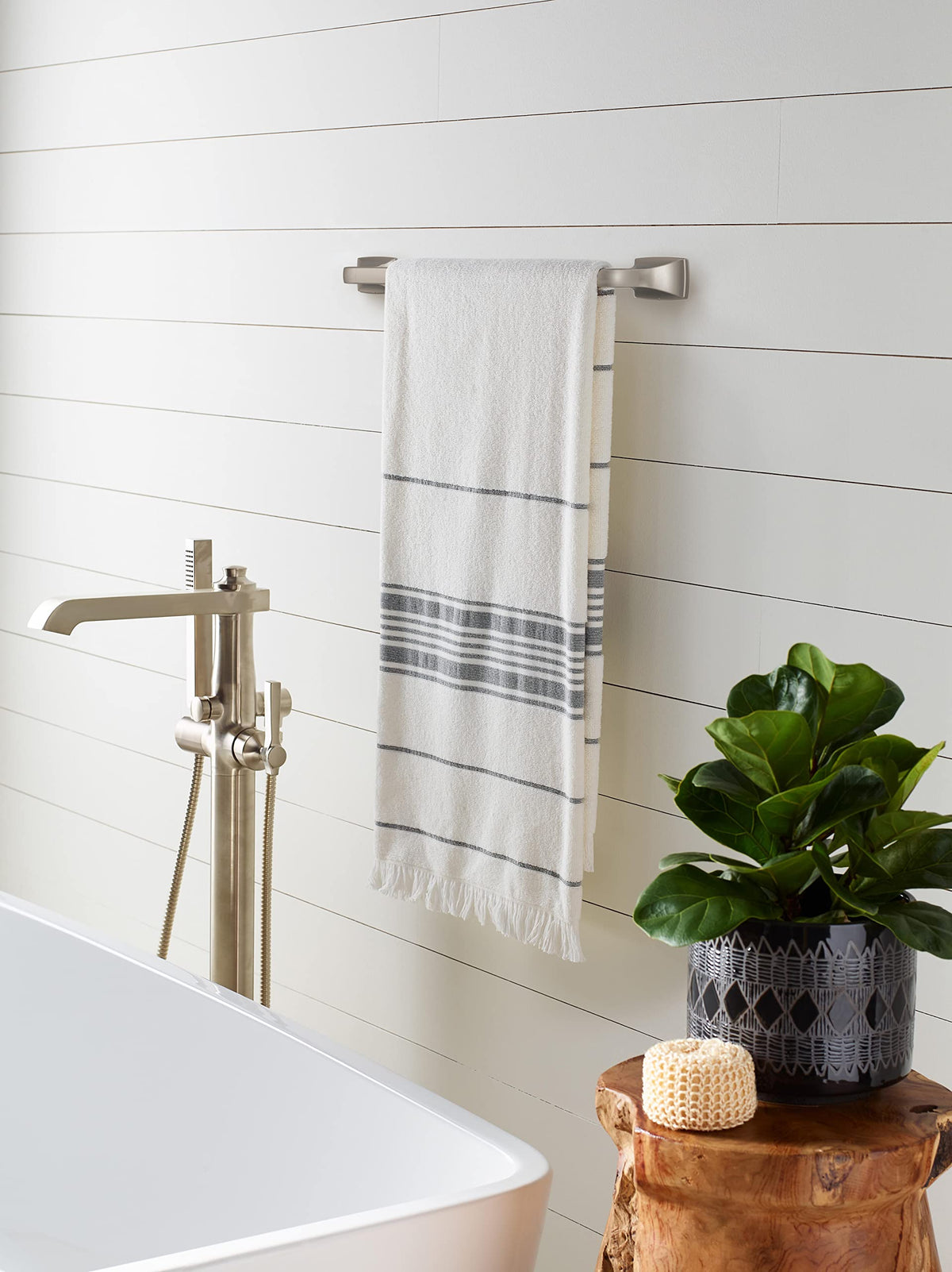 Amerock BH36013G10 Brushed Nickel Towel Bar 18 in (457 mm) Towel Rack Highland Ridge Bathroom Towel Holder Bathroom Hardware Bath Accessories