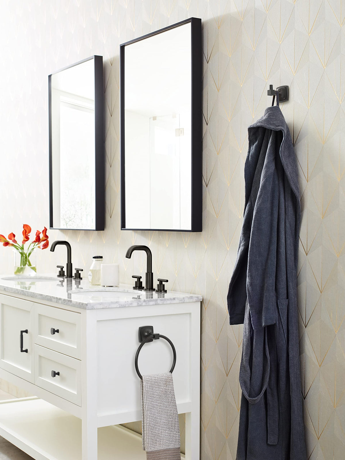 Amerock BH36090MB Matte Black Single Robe Hook 2-1/4 in. (57 mm) Length Towel Holder Stature Towel Hook for Bathroom Bathroom Hardware Bath Accessories