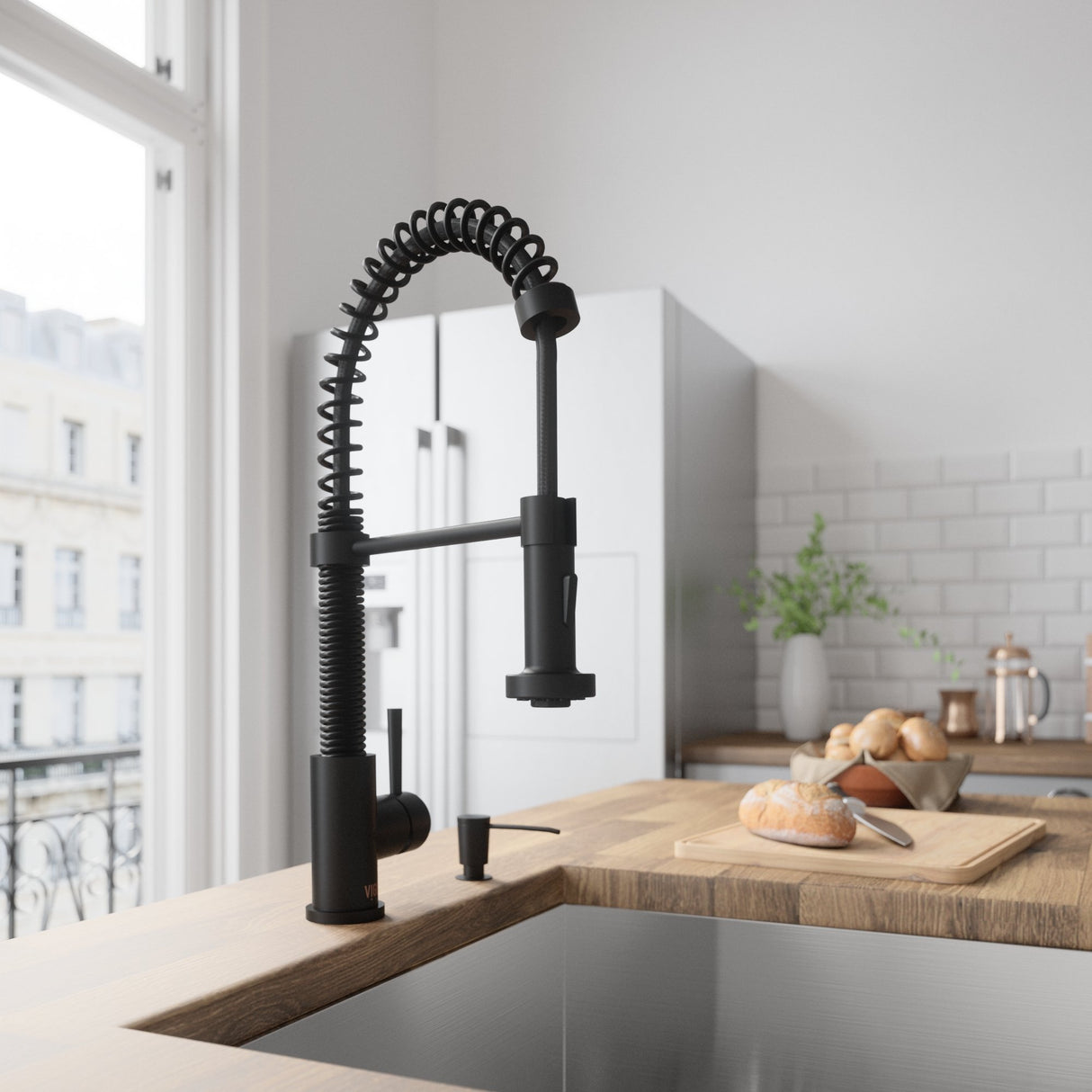 VIGO VG02001MBK2 19" H Edison Single-Handle with Pull-Down Sprayer Kitchen Faucet with Soap Dispenser in Matte Black