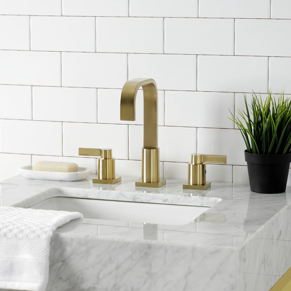 Trimscape CC43107DLLKB30 Contemporary Plumbing Sink Trim Kit with Bottle Trap, Brushed Brass