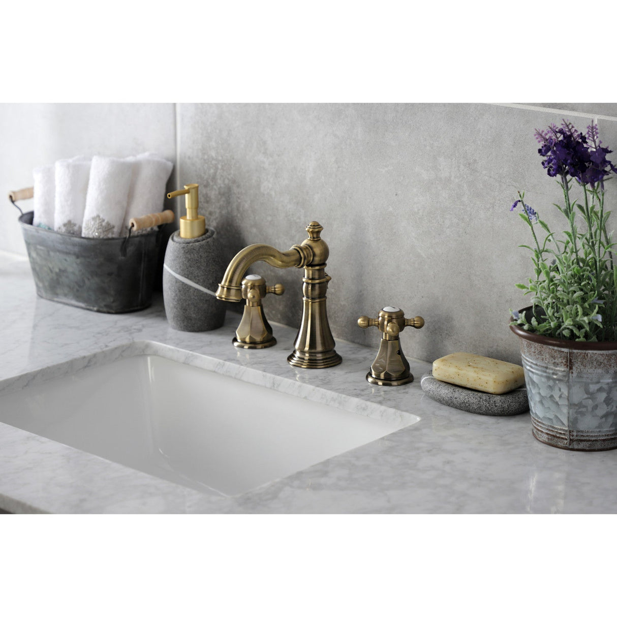 Metropolitan FSC19733BX Two-Handle 3-Hole Deck Mount Widespread Bathroom Faucet with Brass Pop-Up, Antique Brass