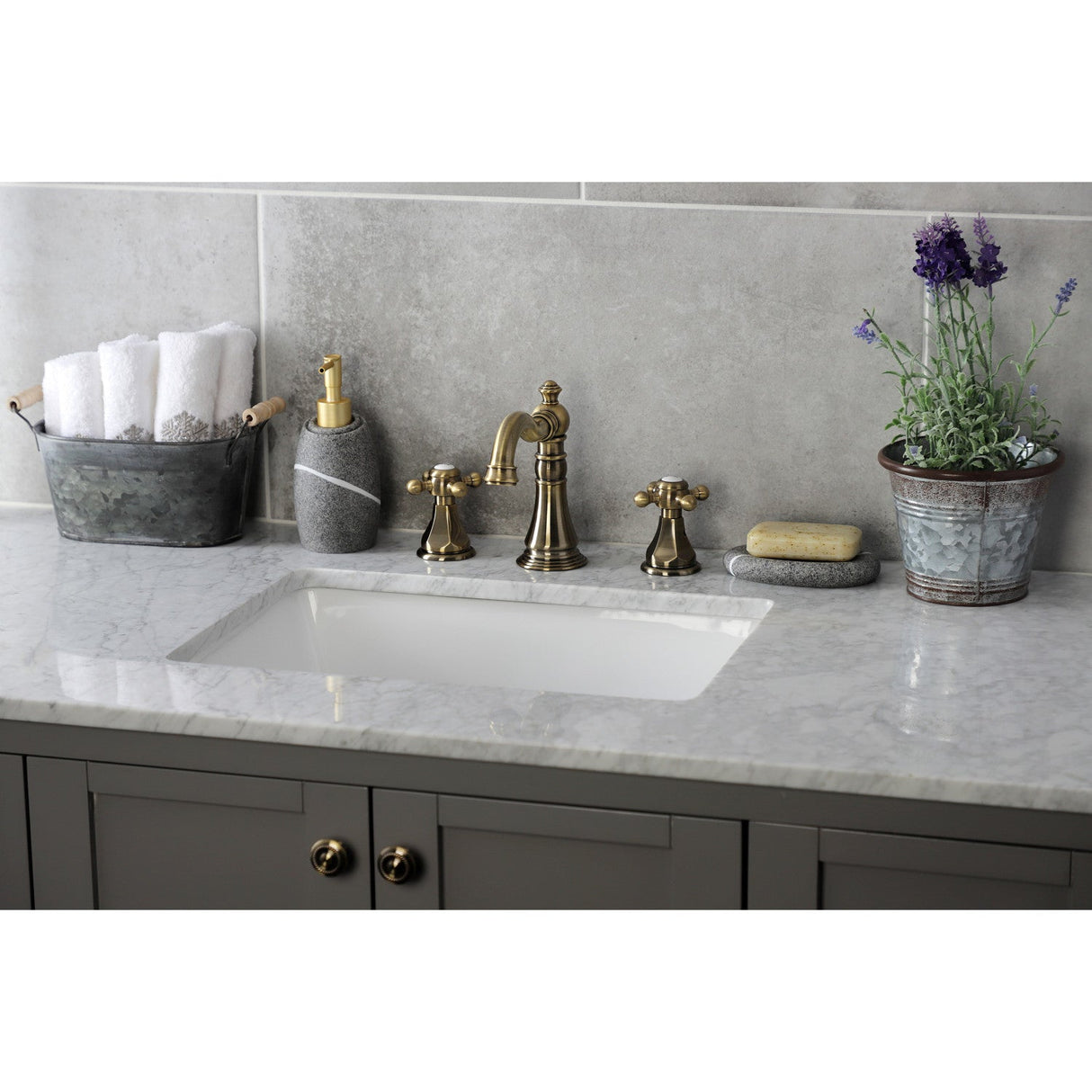 Metropolitan FSC19733BX Two-Handle 3-Hole Deck Mount Widespread Bathroom Faucet with Brass Pop-Up, Antique Brass