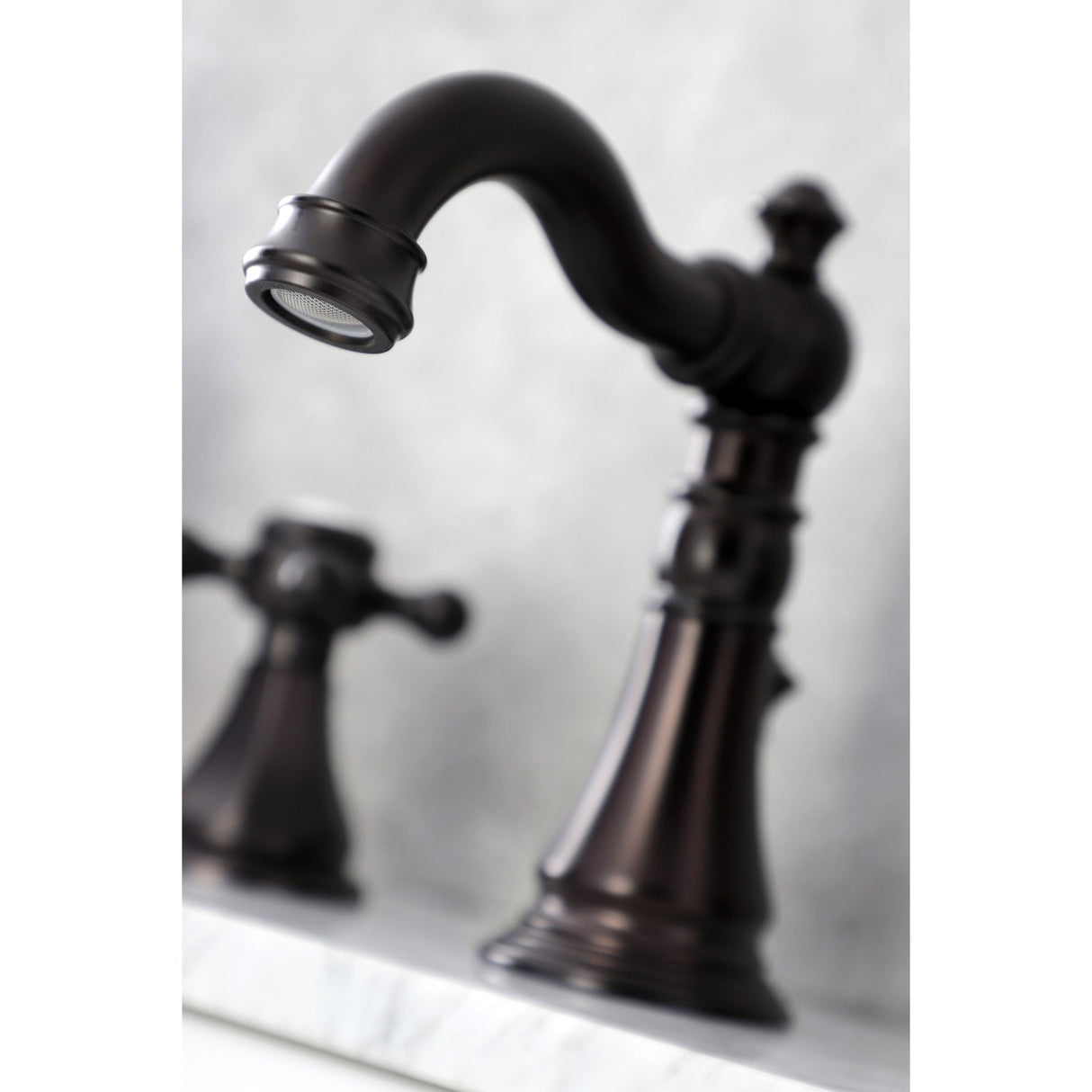 Metropolitan FSC1975BX Two-Handle 3-Hole Deck Mount Widespread Bathroom Faucet with Pop-Up Drain, Oil Rubbed Bronze