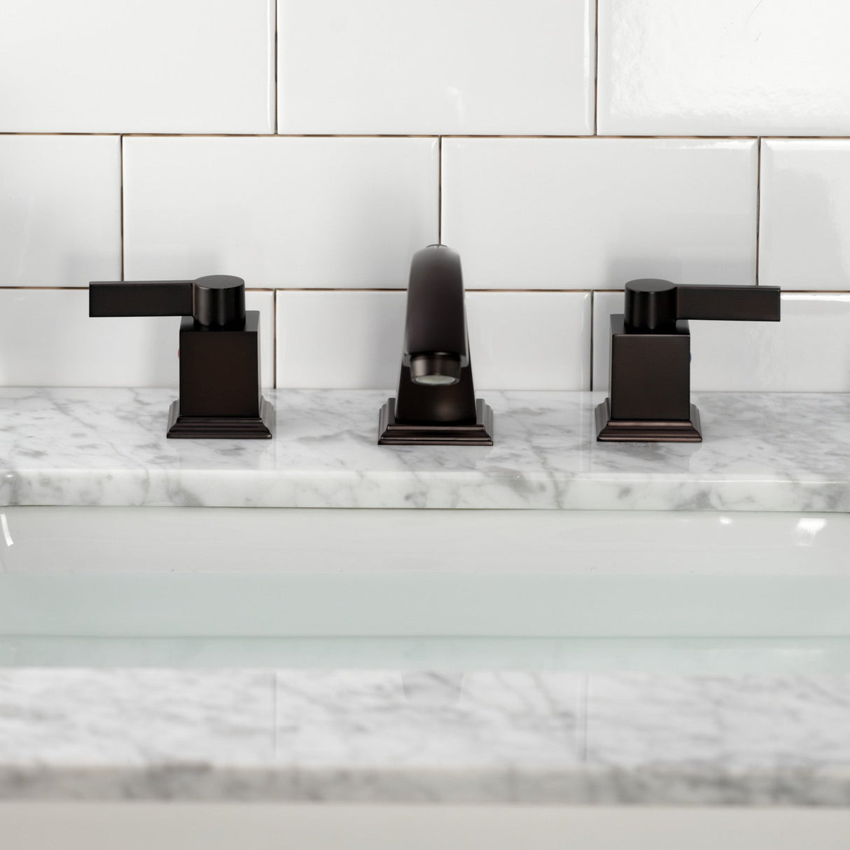 Meridian FSC4685NQL Two-Handle 3-Hole Deck Mount Widespread Bathroom Faucet with Pop-Up Drain, Oil Rubbed Bronze