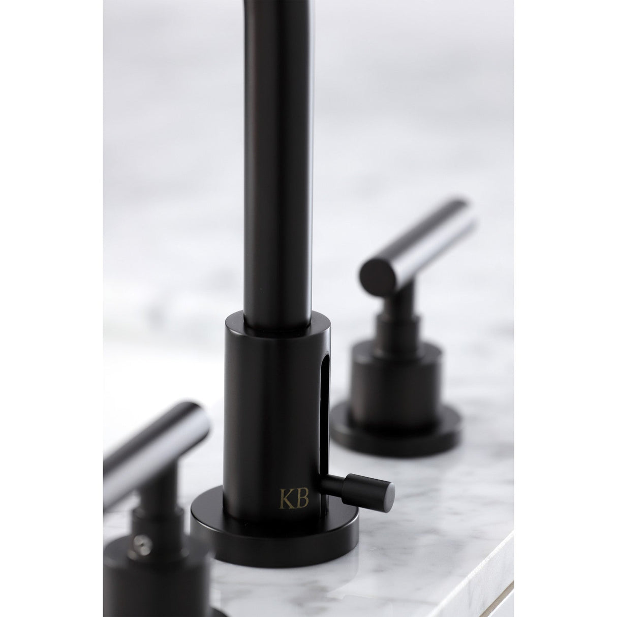 Manhattan FSC8955CML Two-Handle 3-Hole Deck Mount Widespread Bathroom Faucet with Pop-Up Drain, Oil Rubbed Bronze