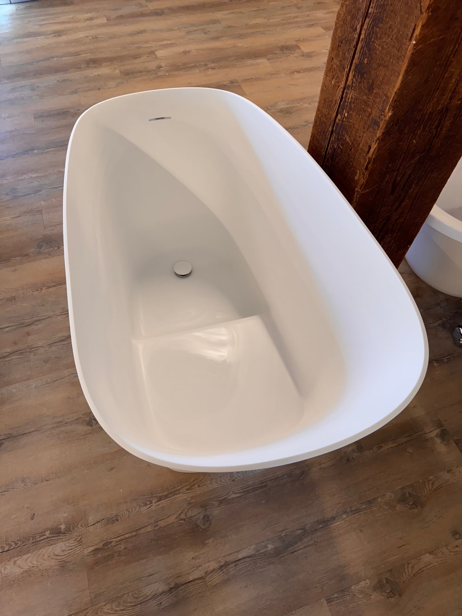Poshhaus 48" Japanese Soaker Freestanding Bathtub Solid Surface with Stool - Floor Model for Sale