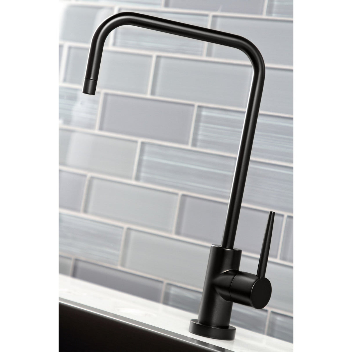 New York KS6190NYL Single-Handle 1-Hole Deck Mount Water Filtration Faucet, Matte Black
