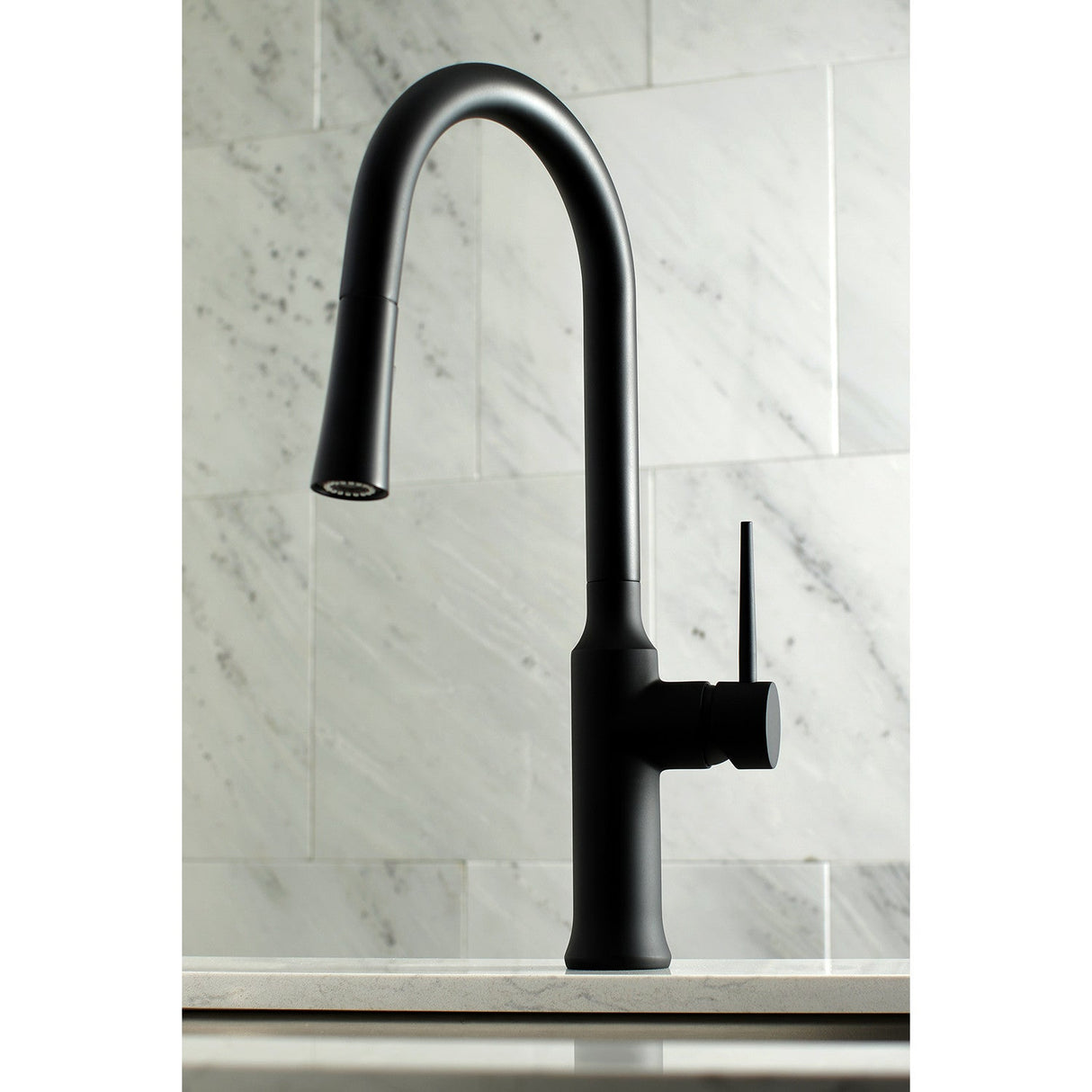 New York LS2720NYL Single-Handle 1-Hole Deck Mount Pull-Down Sprayer Kitchen Faucet, Matte Black