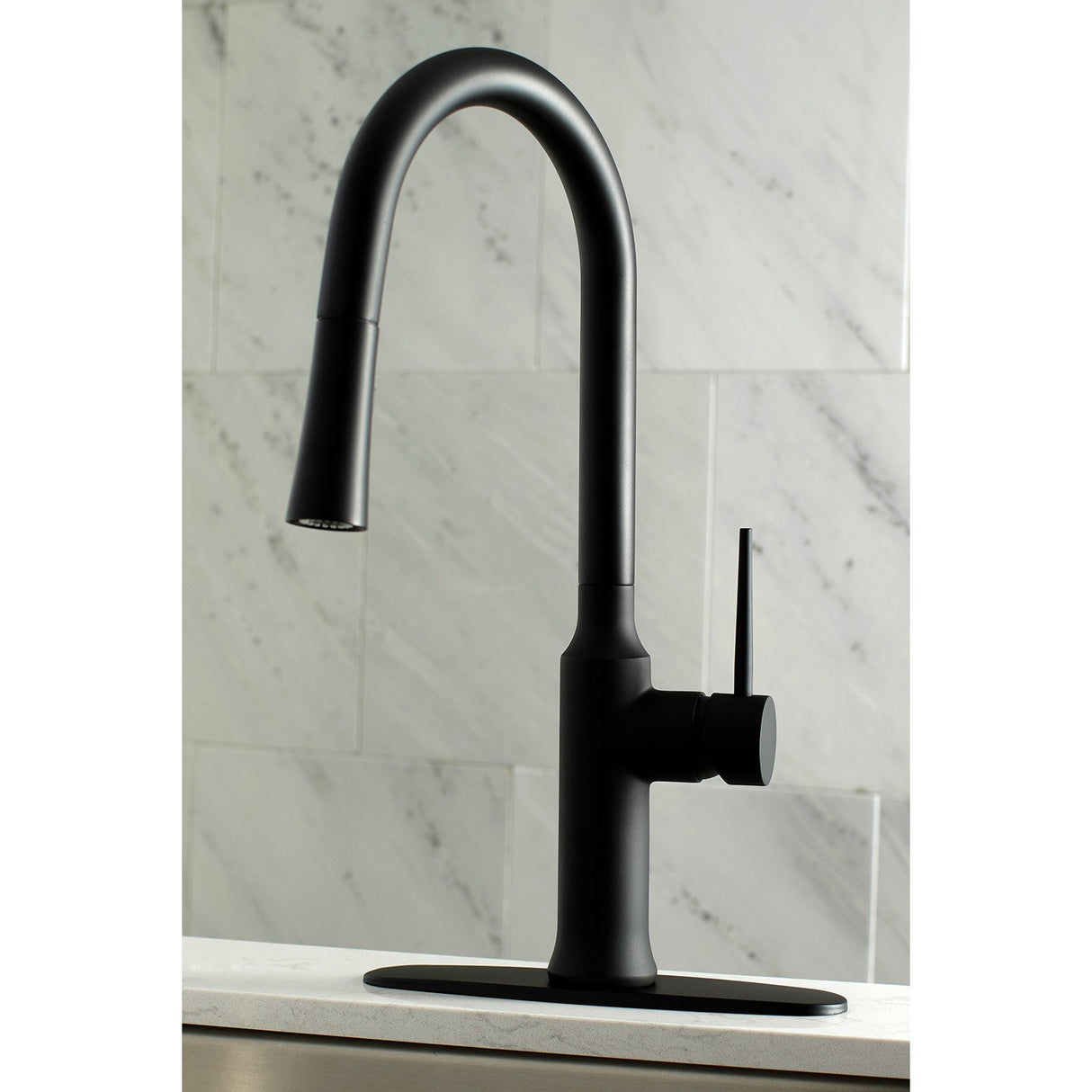 New York LS2720NYL Single-Handle 1-Hole Deck Mount Pull-Down Sprayer Kitchen Faucet, Matte Black