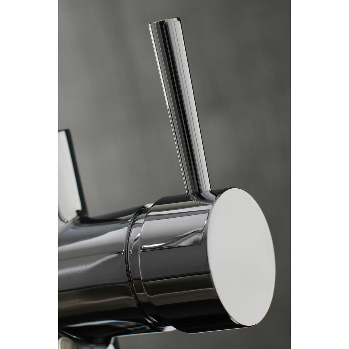 Concord LS8621DL Single-Handle 1-Hole Deck Mount Pull-Down Sprayer Kitchen Faucet, Polished Chrome