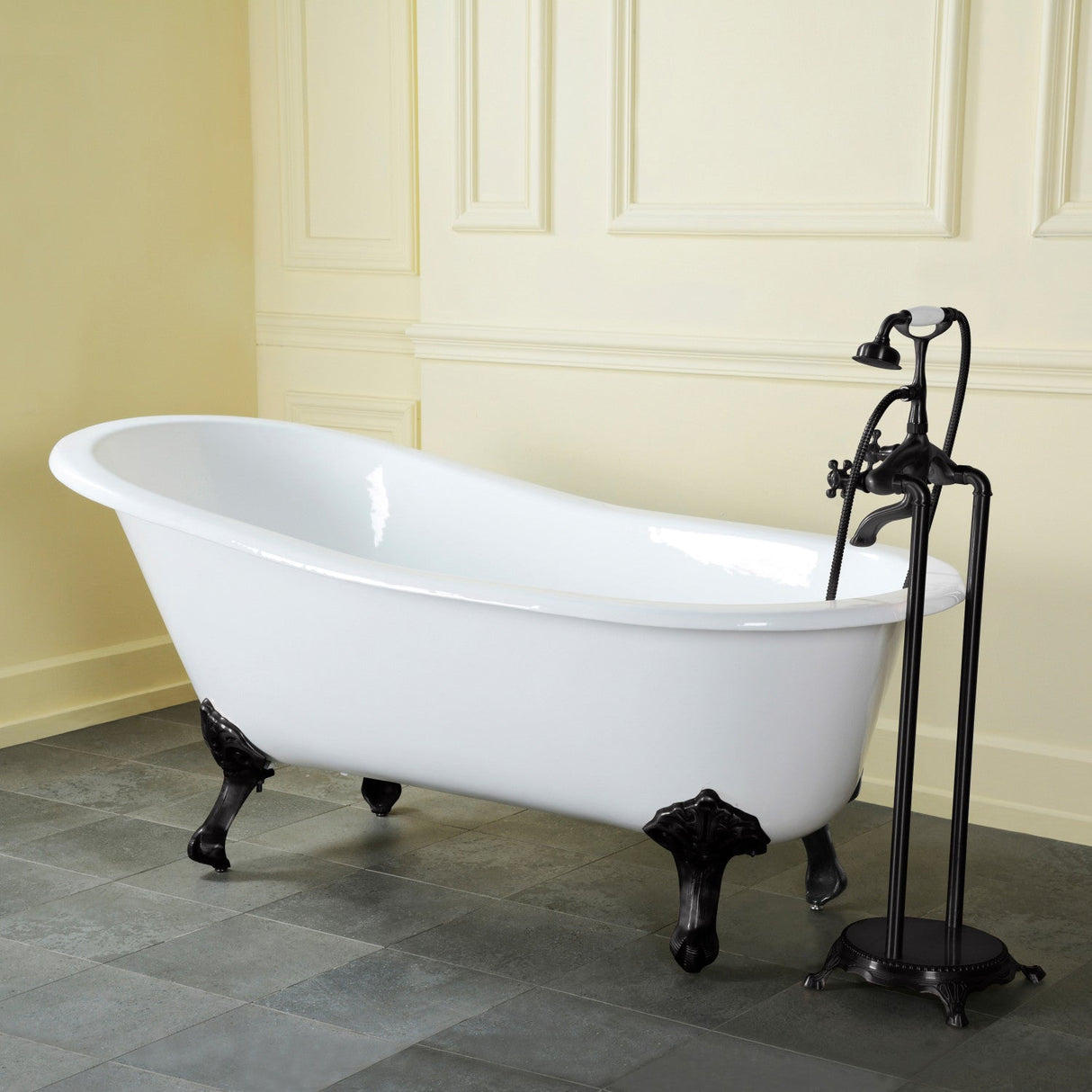 Aqua Eden NHVCTND653129B0 61-Inch Cast Iron Single Slipper Clawfoot Tub (No Faucet Drillings), White/Matte Black
