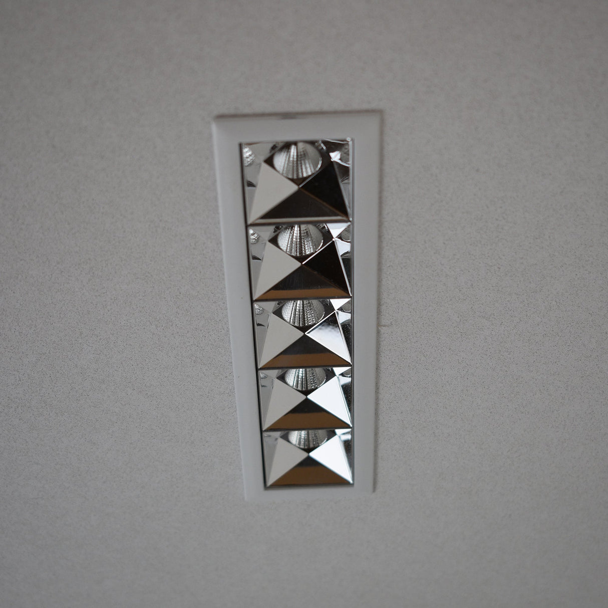 VONN RUBIK VMDL000601A003WH 1.75" 1 LIGHT LED RECESSED DOWNLIGHT W/TRIM ETL CERTIFIED, COMMERCIAL GRADE, White