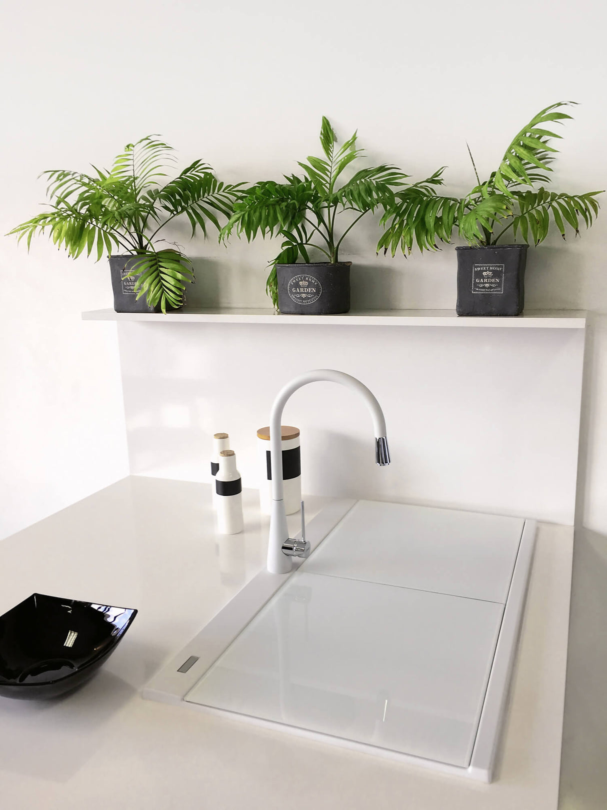 Ruvati 34 inch epiGranite Topmount Workstation Ledge Granite Composite Kitchen Sink - Arctic White - RVG1350WH