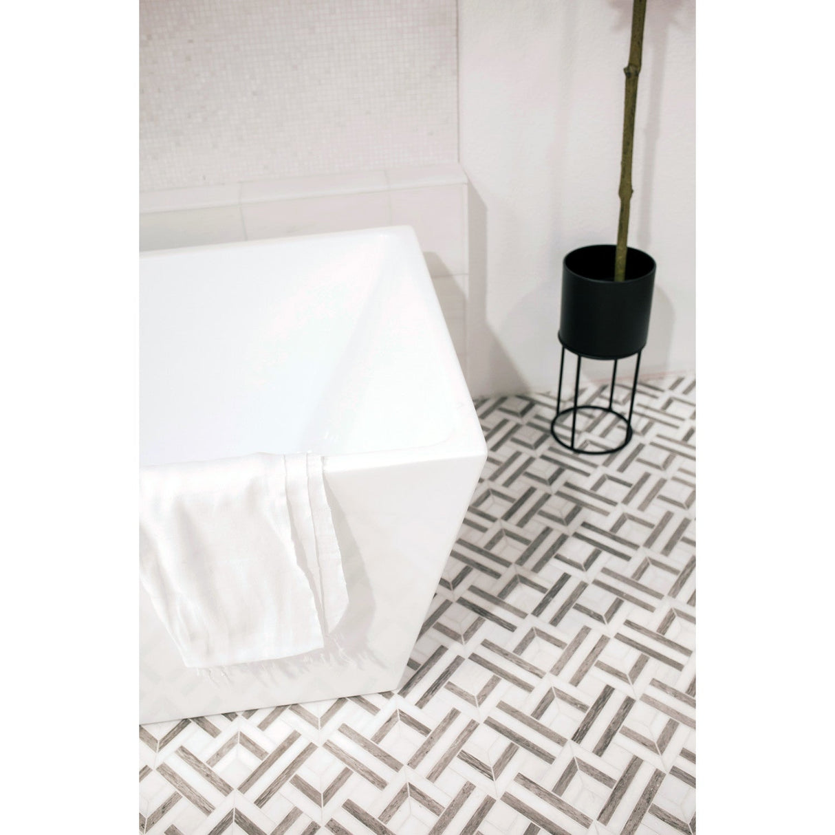 Aqua Eden VTSQ593223 59-Inch Acrylic Freestanding Tub with Drain, White