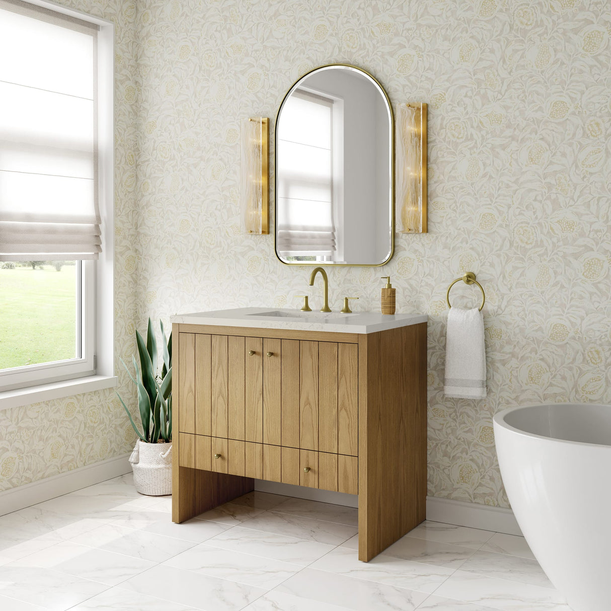 Hudson 36" Single Vanity, Light Natural Oak, w/ 3 CM Siberian Silestone Top