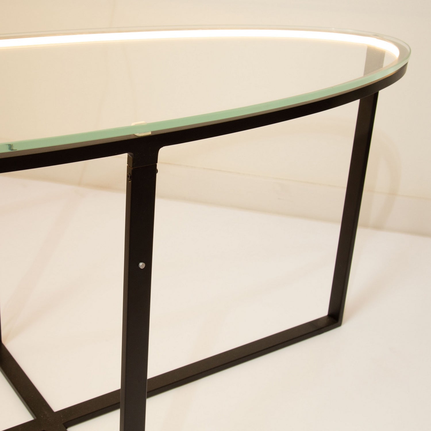 Tavola Oval Table