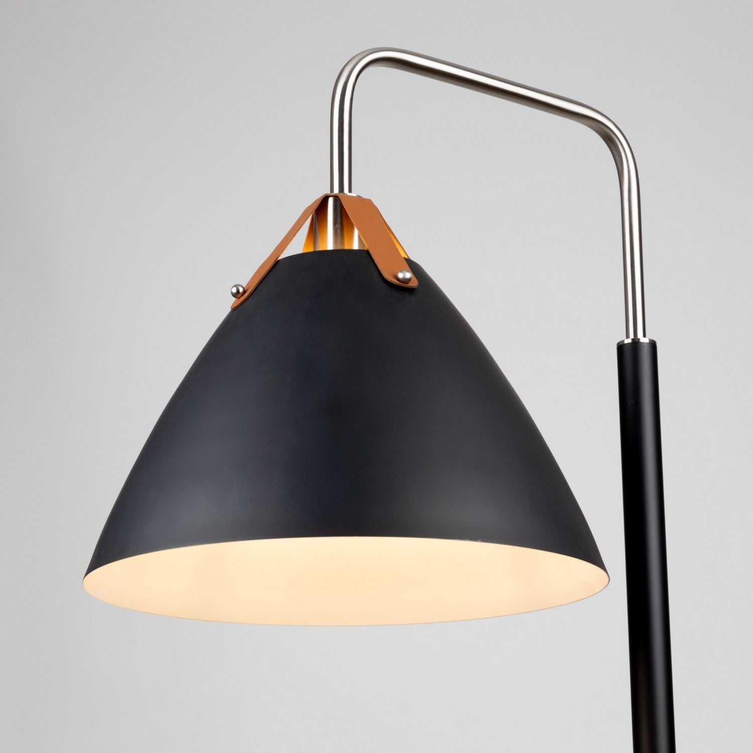 Tote Floor Lamp