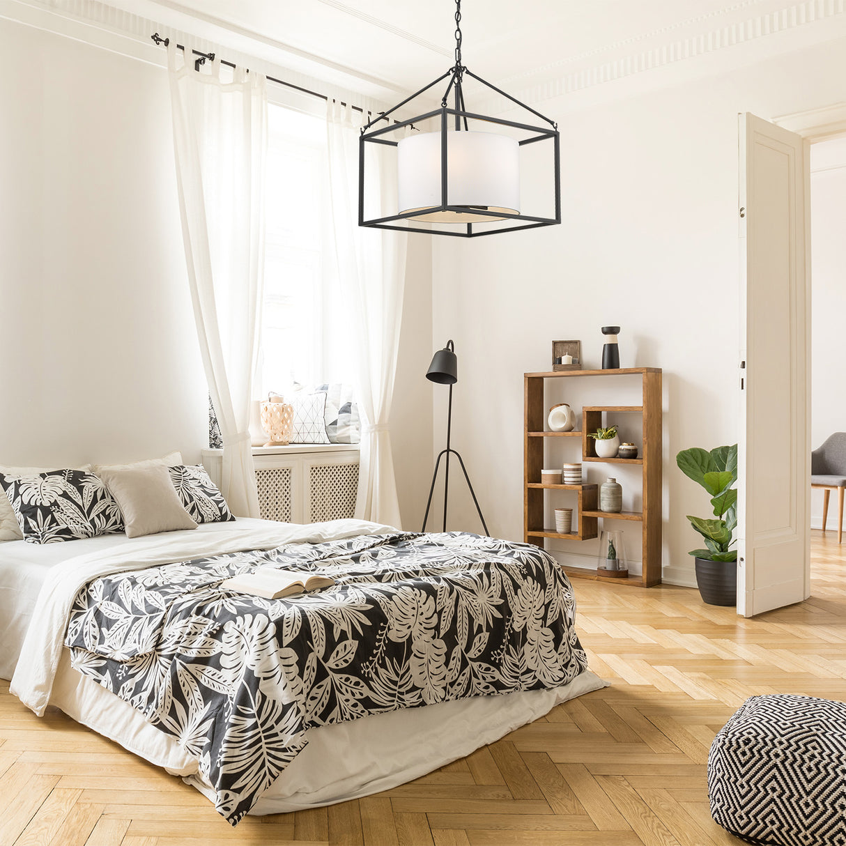 Manhattan 5 Light Chandelier in Matte Black