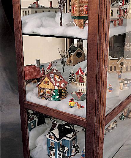 Howard Miller Townsend Traditional Curio 680235
