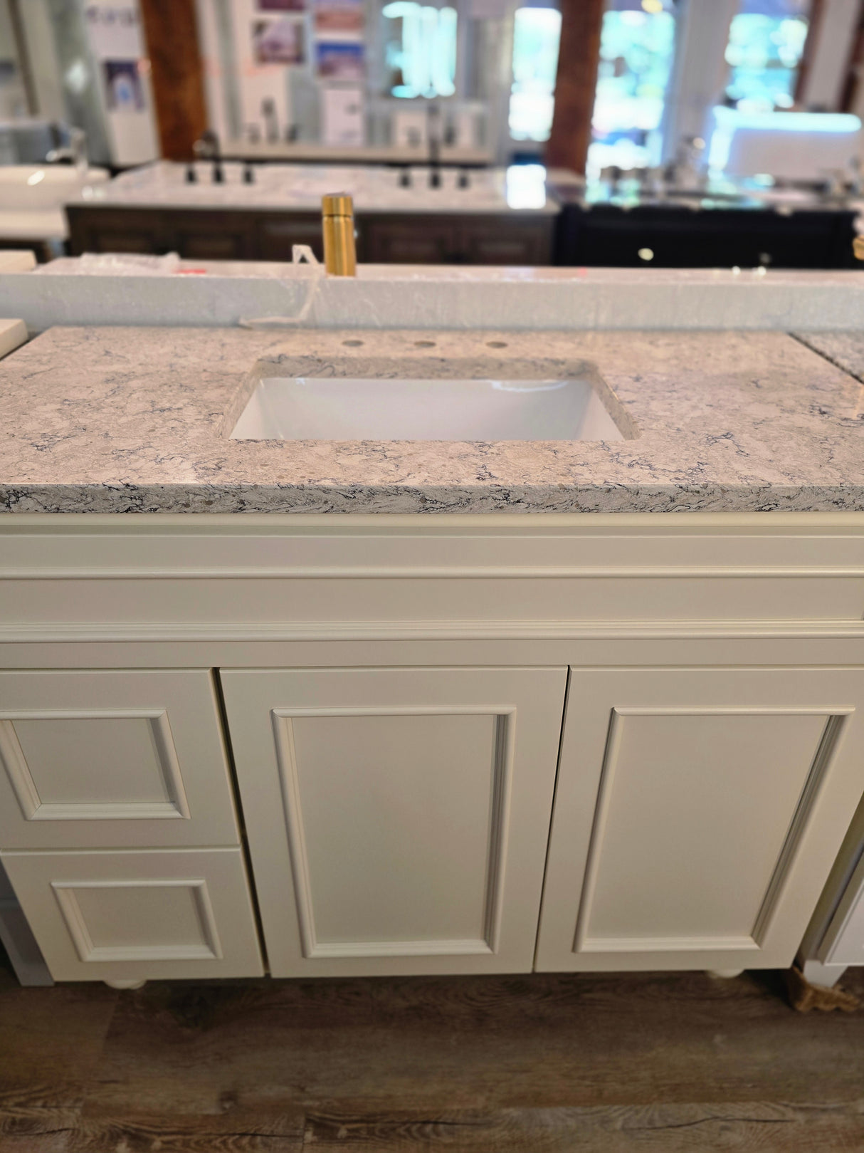 43" Cream Bertch Vanity Bundt Feet w/Viatera Quartz Top