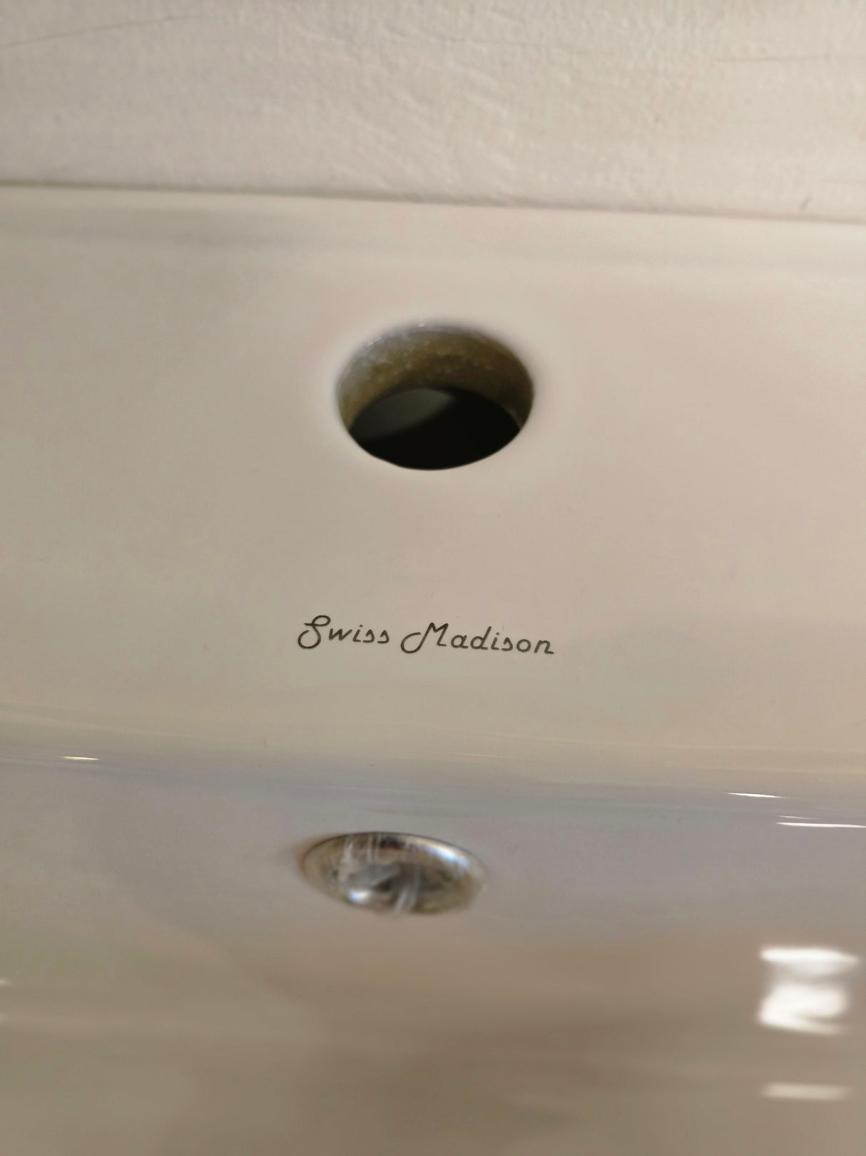 Fairmont Shaker Americana 36" Polar White Wall Mount Vanity /w 37" Swiss Madison top