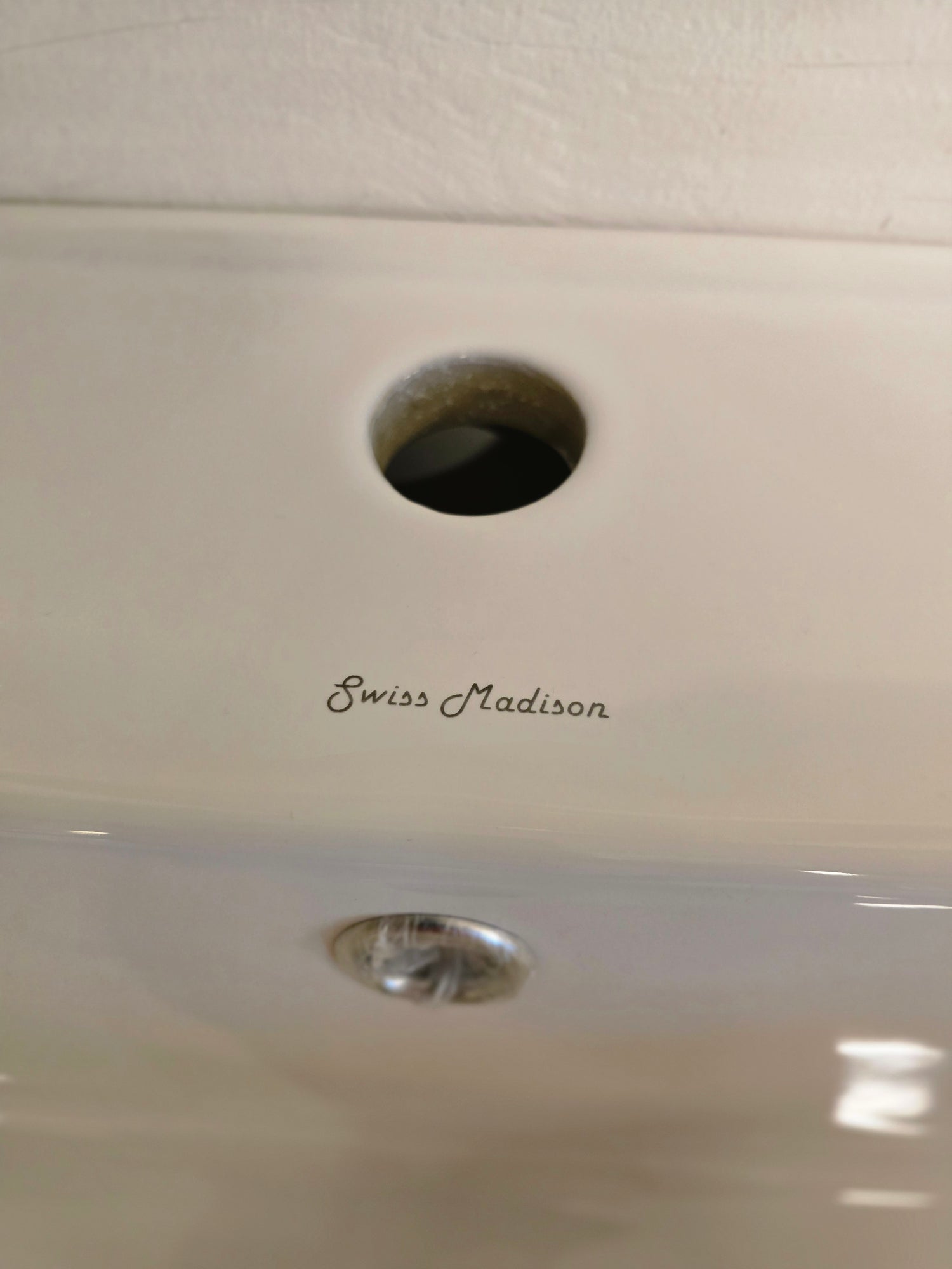 Fairmont Shaker Americana 36" Polar White Wall Mount Vanity /w 37" Swiss Madison top