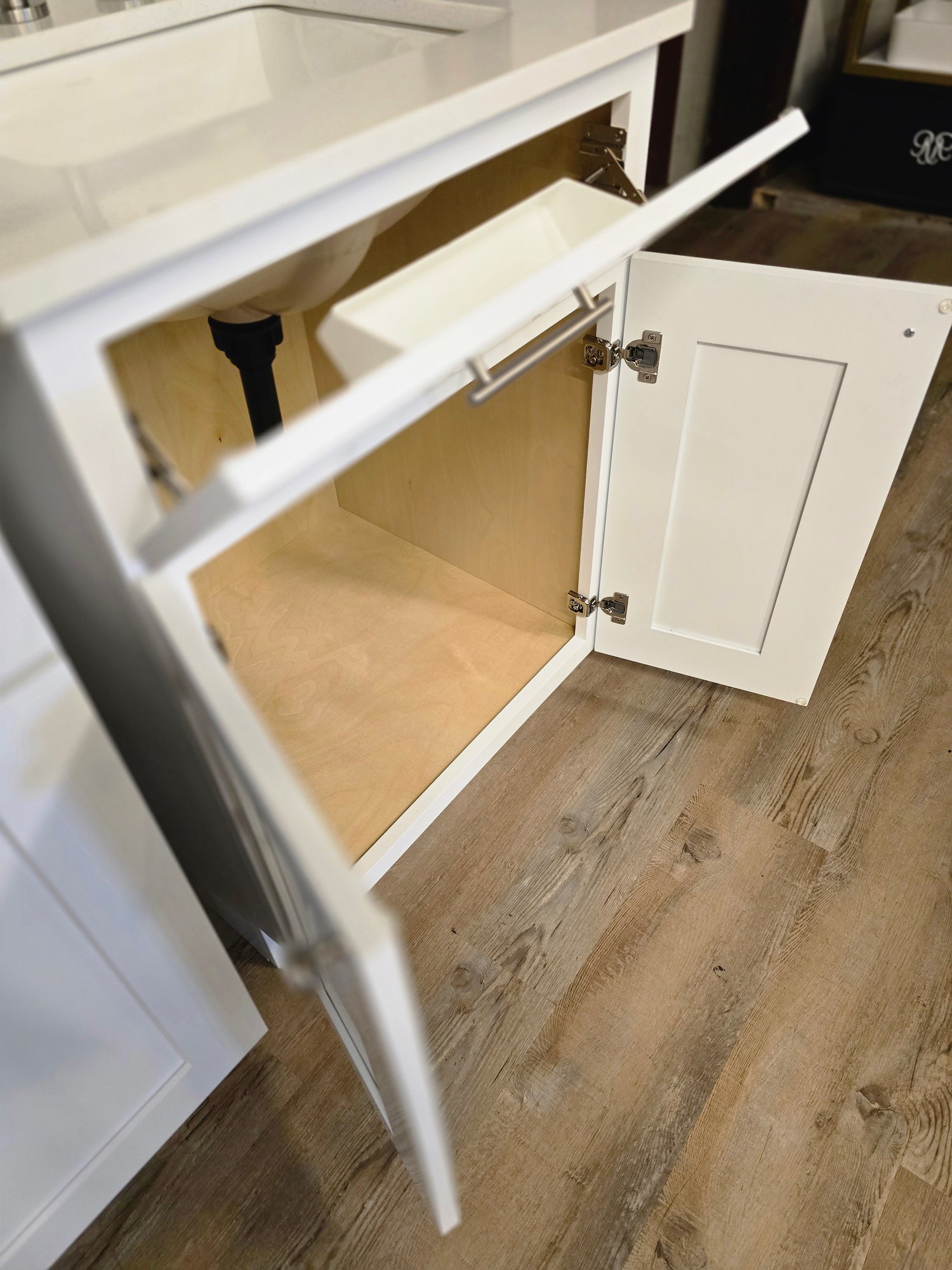 24" Cab-Tec White Shaker Vanity Set with Custom Quartz Top and Facetted Brushed Nickel Faucet