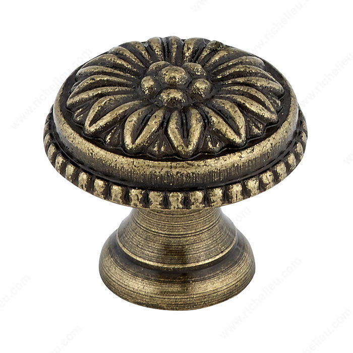 Richelieu BP04325AE Traditional Brass Knob - 0433, Antique English, 31/32 in