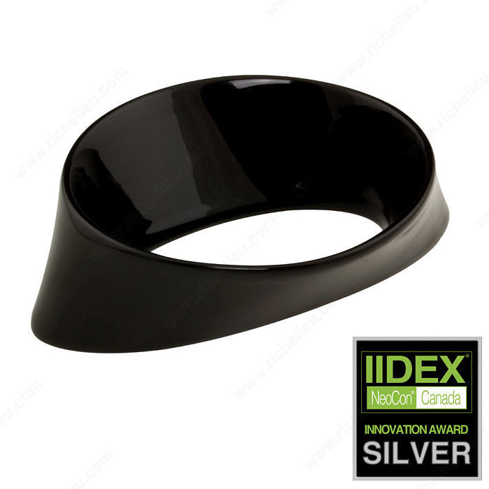 Richelieu 221096901 Modern Porcelain Pull - 2210, Crackle Black