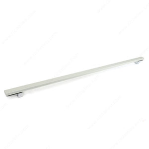 Richelieu 611212814030 Modern Metal Pull - 6112 & 6131, Chrome / White, 5 1/32 in, 8 15/32 in, 5/8 in, M4 (Included)