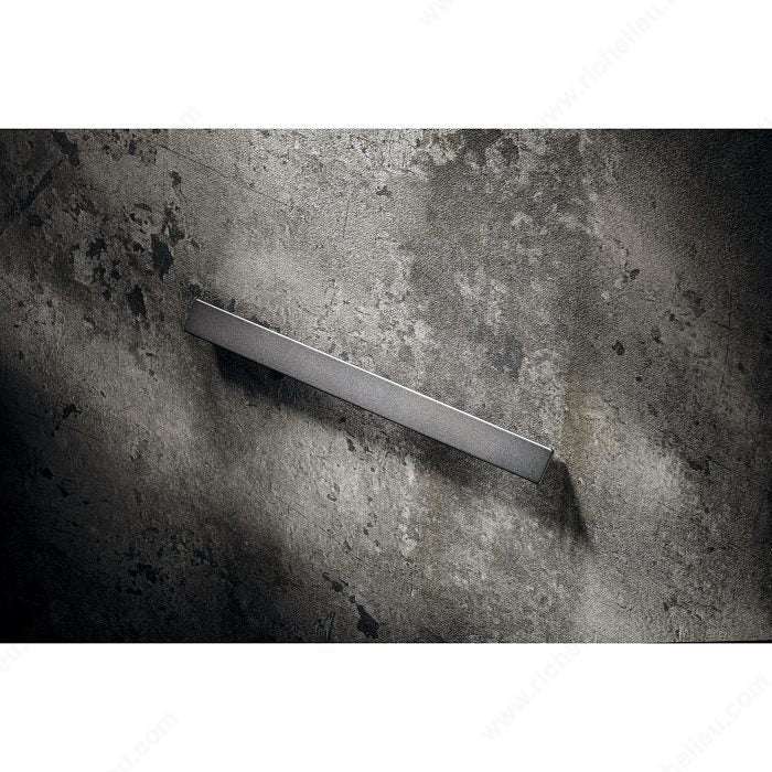 Richelieu MN2363Z160G104 Contemporary Metal Pull - MN2363Z, Chrome / Bright Chromium Plated