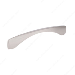 Richelieu 4025160195 Modern Metal Pull - 4025, Brushed Nickel, 6 5/16 in, 7 9/32 in, 7/16 in