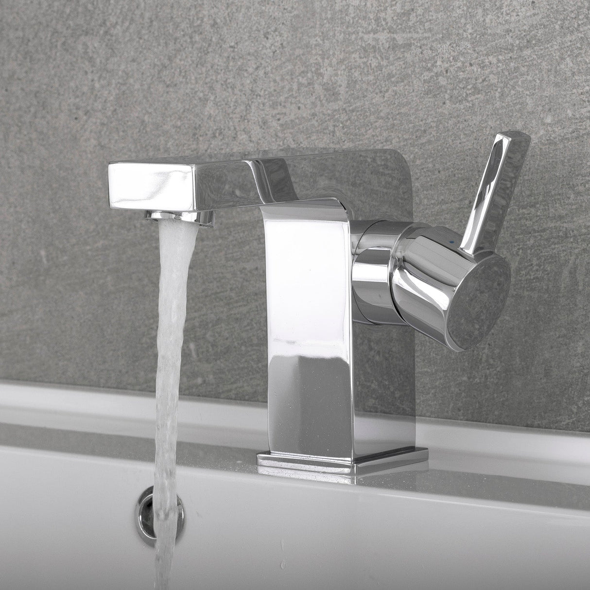 DAX Brass Single Handle Bathroom Faucet, Chrome DAX-8227