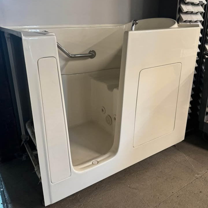 Hydro Systems Lifestyle 5230 52″ Walk-In Combo Tub with Jets & Grab Bars Tub MADE IN THE USA (Floor Model for Sale)