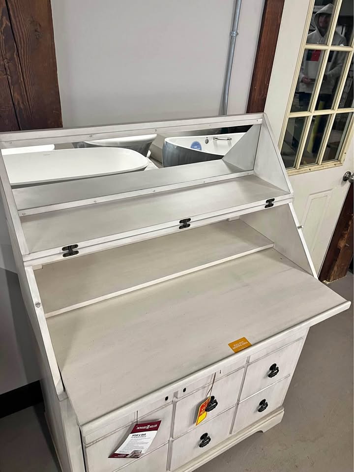 Howard Miller Bottoms Up Wine Console - 695180 (Floor Model)