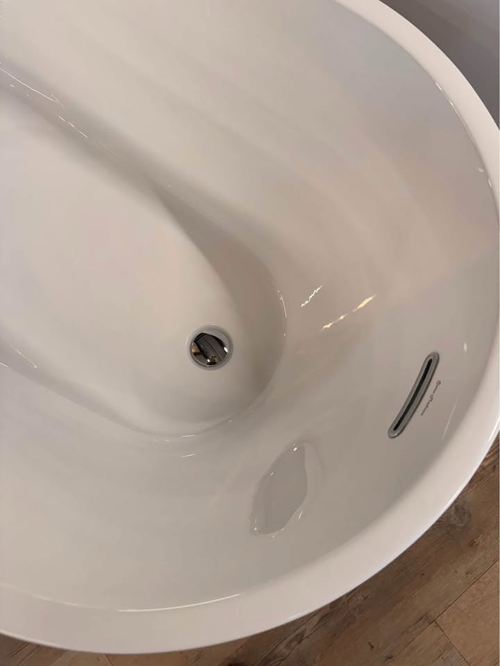 Sublime 60" Single Slipper Freestanding Bathtub (Floor Model for Sale)