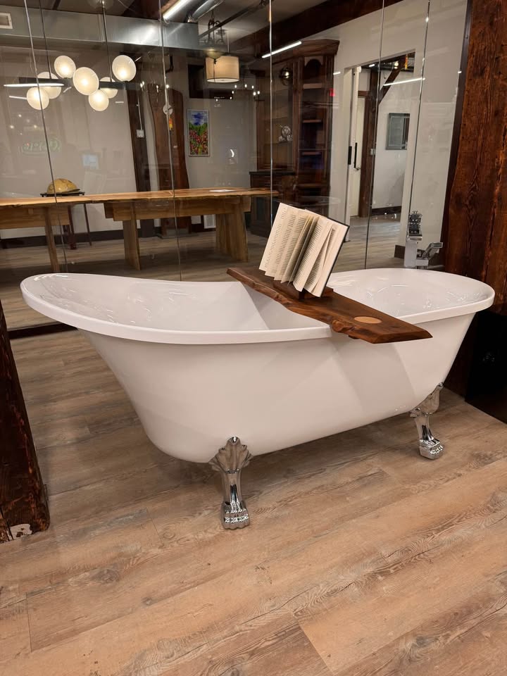 Cache Single Slipper, Clawfoot Soaking Acrylic Bathtub, Chrome Clawfoot (Showroom Model For Sale)