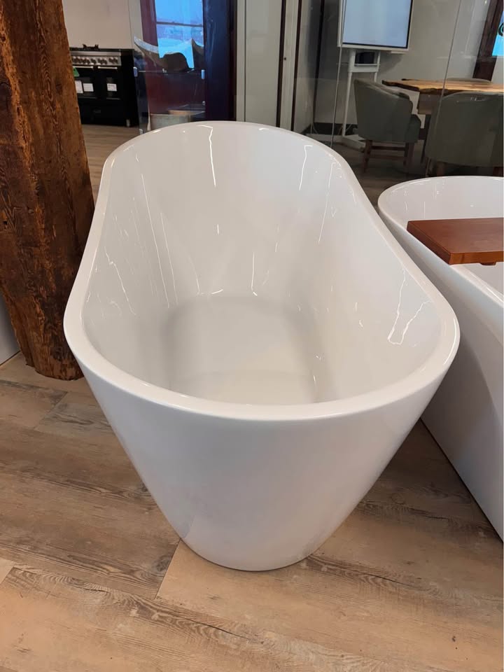 Sublime 60" Single Slipper Freestanding Bathtub (Floor Model for Sale)